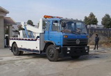 東風153拖吊型清障車