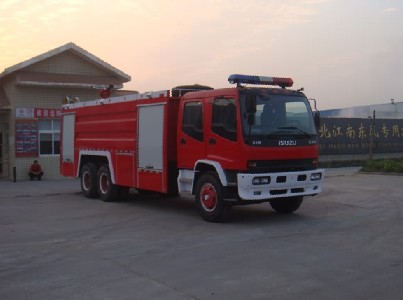 五十鈴雙橋水罐消防車
