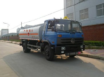 東風153加油車