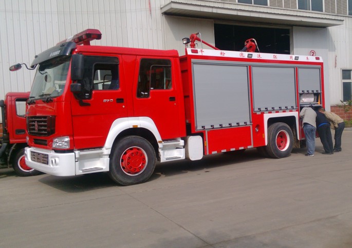 豪濼泡沫干粉聯(lián)用消防車